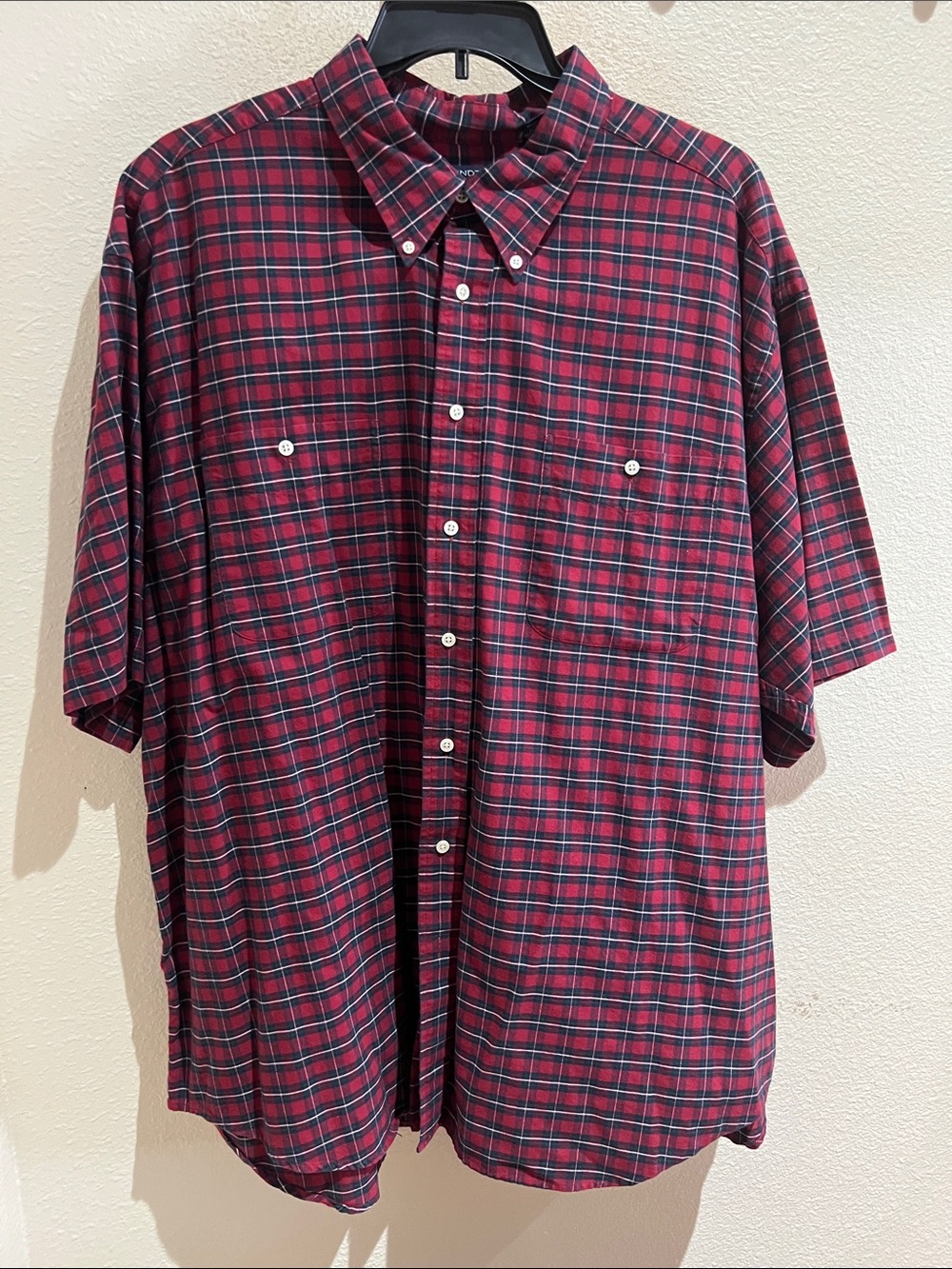 Roundtree & Yorke Red and Green Plaid Short-Sleeve Button-Down Shirt